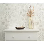 Secret Garden: Fehér alapon halványszürke kis halvány bézs virágok levelekkel (lángálló, mosható) vlies-vinyl tapéta