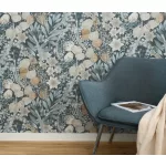 Secret Garden: Farmerkékes alapon bézs-szürke virágok levelekkel (lángálló, mosható) vlies-vinyl tapéta