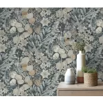 Secret Garden: Farmerkékes alapon bézs-szürke virágok levelekkel (lángálló, mosható) vlies-vinyl tapéta