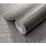 Forest Dreams: Króm-ezüst enyhén csillogó krokodilbőr mintás texturált hatású (lángálló, mosható) vlies-vinyl tapéta