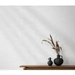 Forest Dreams: Törtfehér egyszínű texturált (lángálló, mosható) vlies-vinyl tapéta