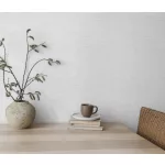 Forest Dreams: Halvány kékes-szürke egyszínű texturált (lángálló, mosható) vlies-vinyl tapéta