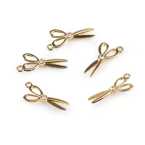 Arany színű fém medál olló csiszolt kövekkel 10x20 mm