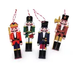 Diótörő fa katona (karácsonyi) dísz akasztóval több fajta