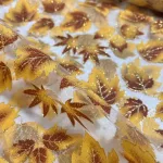 Csillámos őszi faleves organza