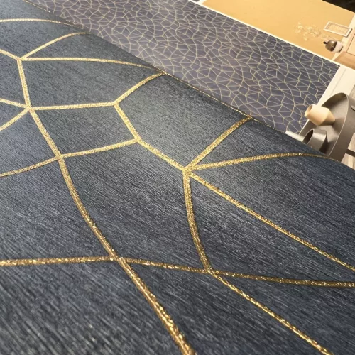 Metálos kollekció Speciel FX2: Éjkék-arany geometrikus sugárjáték mintás (mosható) vlies-vinyl tapéta