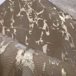 Metálos kollekció Speciel FX2: Mézarany márványerezetes (mosható) vlies-vinyl tapéta