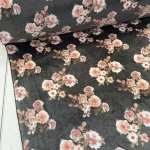 2 m EGYBEN KÉRHETŐ KIÁRUSÍTÁS: Sötét szürke alapon virágos selymes típusú wellsoft