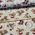 Krém kötött alapon szarvas és mikulás amigurumi karácsonyi dekortextil (TH'26)