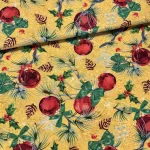 280 cm-es sárgás alapon tobozos-piros gömbdíszes karácsonyi dekortextil (TH)