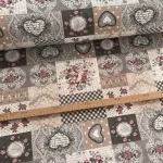 Szürkés-bézses négyzetekben szívecskés-rózsás LOVE dekortextil (TA)