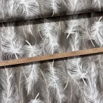 0,49 m EGYBEN KÉRHETŐ Barnás alapon fehér tollas dekortextil