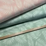 Halvány rózsaszínes-barackos alapon tollas dekortextil (digitálisan nyomott)