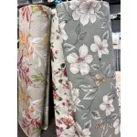 Zöldesszürkés alapon fehér szirmú leveles dekortextil (A)