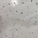 2,73 m EGYBEN KÉRHETŐ Hologramos csillagos fátyol tüll anyag: Fehér a. EZÜST