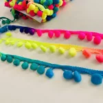 Szivárvány POM-POM szalag (3 cm-es, kisebb)
