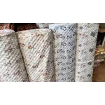 0.42 m EGYBEN KÉRHETŐ Bézs alapon oroszlános-rókás minky plüss