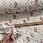 Bézs alapon oroszlános-rókás minky plüss