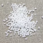 Fehér műanyag granulátum (pellet) gyermek játékokba 250 gramm