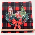 EXTRA AKCIÓS: Karácsonyi plüssös panel: Kockás alapon Diótörős (46*46 cm)