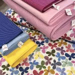 Fehér alapon színes pillangós pamutvászon