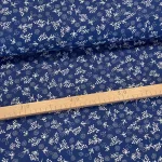 Kék alapon fehér pitypangos kékfestő jellegű pamutvászon