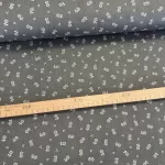 Egy szál festékhibás szürke alapon picike fehér virágos pamutvászon