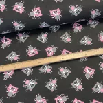 Fekete alapon rózsaszín-szürke cicás pamutvászon