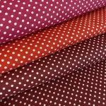 Fuxia alapon 2 mm-es kis pöttyös pamutvászon (7676 Fuxia)