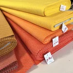 0,2 m Pici lyuk EGYBEN KÉRHETŐ Citromsárga alapon 2 mm-es kis pöttyös pamutvászon (7676 Lemon)