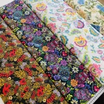 KIÁRUSÍTÁS: Ekrü a. színes varázsvirágos pamutvászon