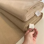 Sötétebb bézs alapon 2 mm-es kispöttyös pamutvászon (7676 Dark Beige)