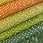 Kiwi zöld alapon 2 mm-es kis pöttyös pamutvászon (7676 Kiwi)