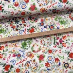 Fehér alapon modern népies pamutvászon