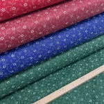 0,95 m EGYBEN KÉRHETŐ Bordó alapon fehér virágos-pöttyökből álló leveles pamutvászon