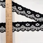 Fekete enyhén elasztikus csipkeszalag (42 mm-es)