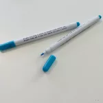 Vízre illanó kék jelölőfilc