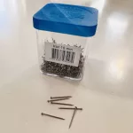 18 mm-es gombostű kék fedeles dobozban