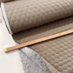 Steppelt vízlepergető (flízzel bélelt) anyag:  Hideg barna/Tób (#810)