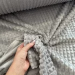 0,83 m EGYBEN KÉRHETŐ Dombor mintás wellsoft: Szürke