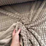 0,52 m EGYBEN KÉRHETŐ Dombor mintás wellsoft: Hideg barna (tób)